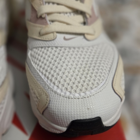 Nike Zoom Air Fire Women's White and Cream Sneakers - Picture 7 of 10